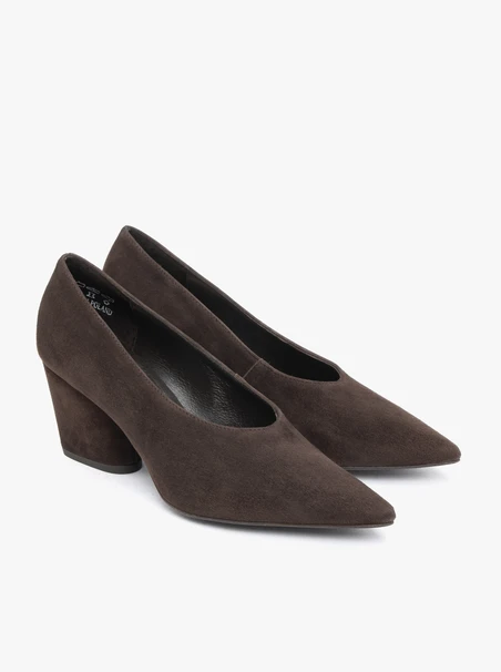 Dunkelbraune Pumps aus Veloursleder