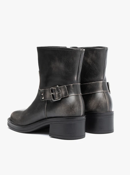 <p>Schwarz-graue Biker-Stiefeletten</p>