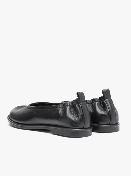Schwarze geknitterte Ballerinas