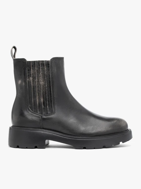 Schwarze, abgewetzte Stiefeletten