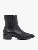Schwarz genarbte Lederstiefel