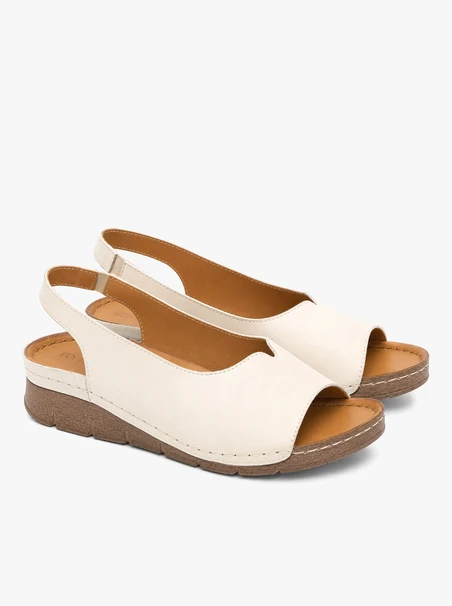 Cremefarbene Sandalen aus Glattleder