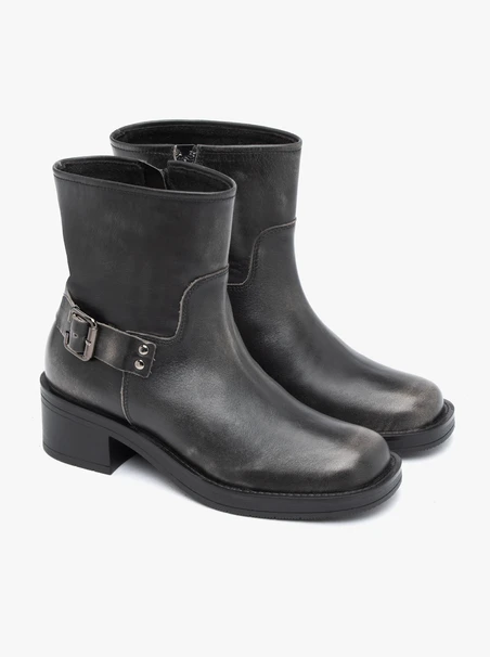 <p>Schwarz-graue Biker-Stiefeletten</p>