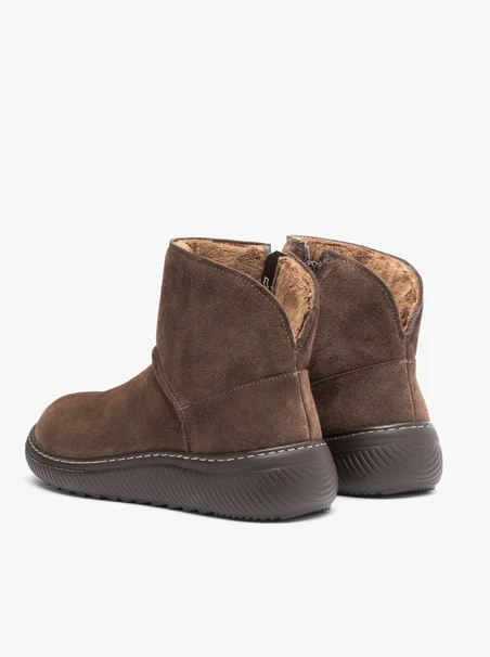 Dunkelbraune Schneestiefel mit Plateausohle