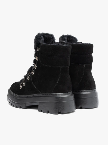 Schwarze Schneestiefel im Trekking-Stil