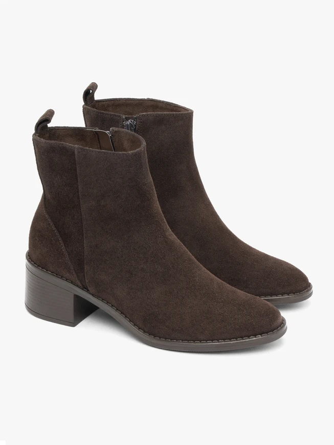 Dunkelbraune Stiletto-Stiefel aus Velours