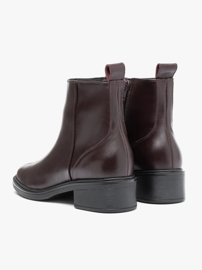 Kastanienbraune Lederstiefel