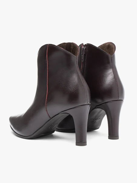 Kastanienbraune Stöckelschuhe aus Leder