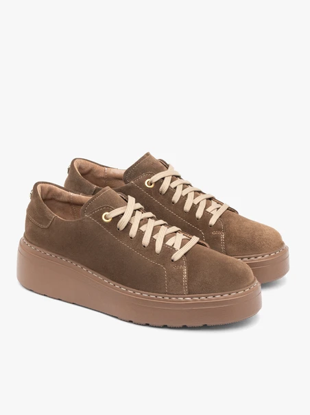 Braune Velours-Halbschuhe