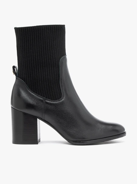 Schwarze Rahmenstiefel