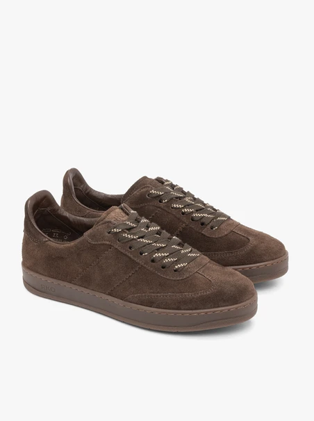 Braune Sporthalbschuhe