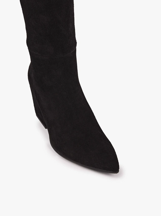 Schwarze, ungefütterte Stiefel mit weitem Schaft
