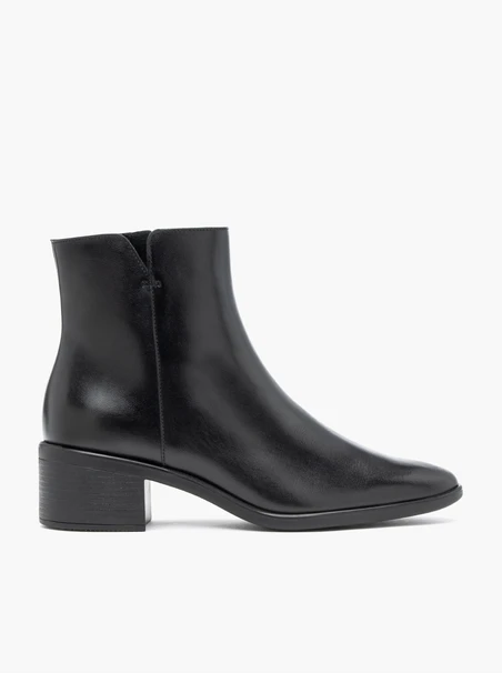 Schwarze Lederstiefel