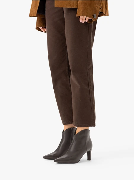 Kastanienbraune Stöckelschuhe aus Leder
