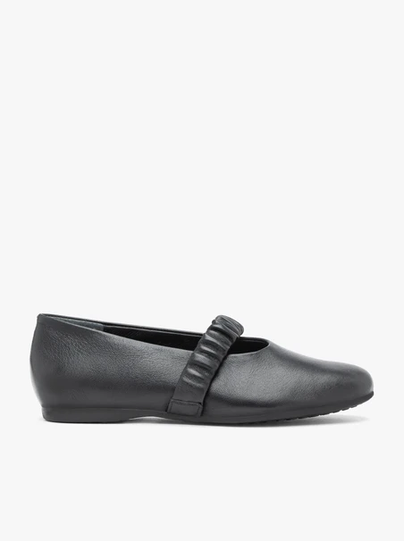 Schwarze Ballerinas mit Kringelriemen