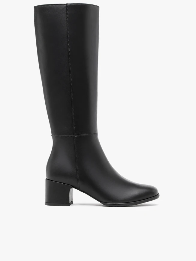 Schwarze Lederstiefel mit Absatz