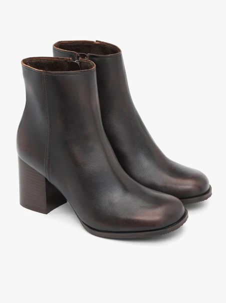 Braun genarbte Lederstiefel