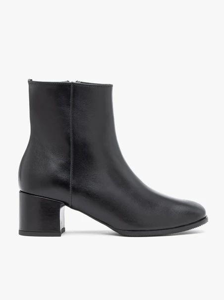 <p>Schwarze Stöckelschuhe</p>
