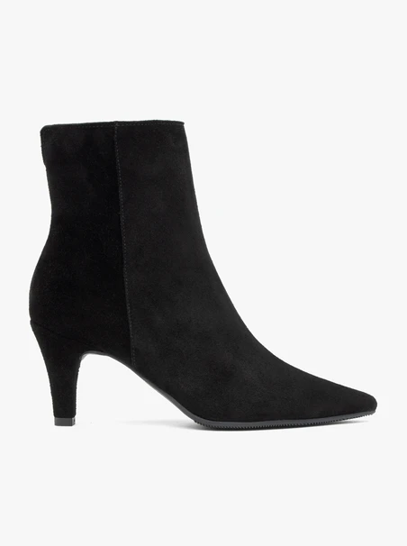<p>Schwarze hohe Stiefeletten mit Stilettoabsatz</p>