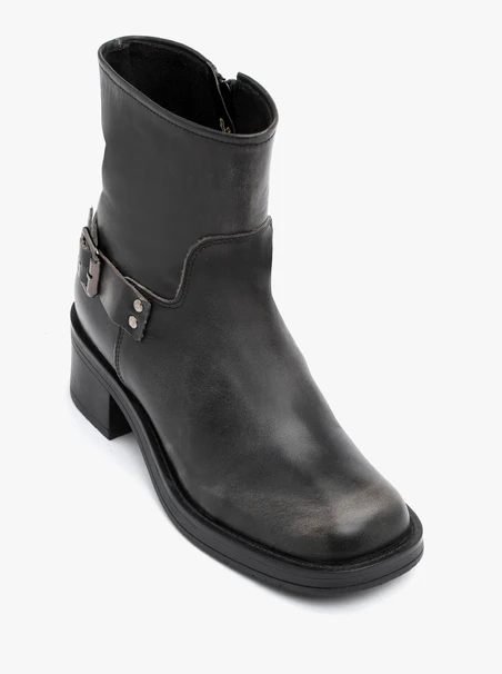 <p>Schwarz-graue Biker-Stiefeletten</p>