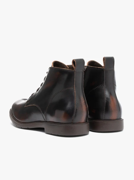 Braune Lederstiefel