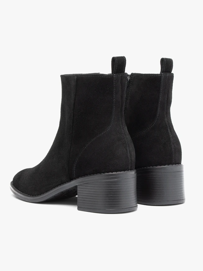 Stöckelschuhe aus schwarzem Velours