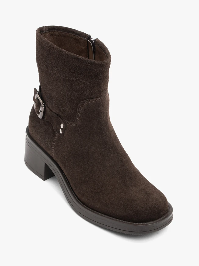 Dunkelbraune Velours-Stiefeletten mit Schnalle