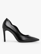 Stiletto-Pumps aus schwarzem genarbtem Leder