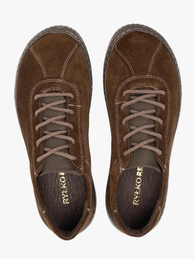 Braune Sporthalbschuhe mit dicker Sohle