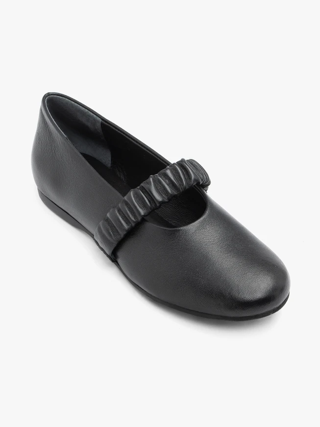 Schwarze Ballerinas mit Kringelriemen