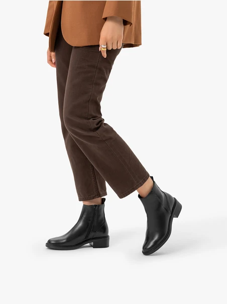 Schwarze Lederstiefel