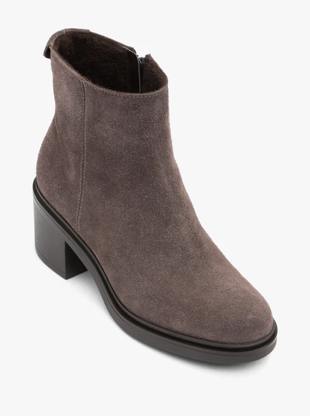 Stöckelschuhe aus braunem Velours