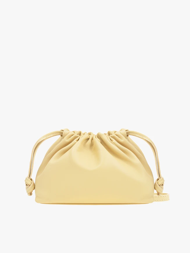Leuchtend gelbe kleine Tasche