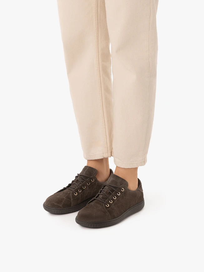 Dunkelbraune Halbschuhe aus gemustertem Krokodilleder