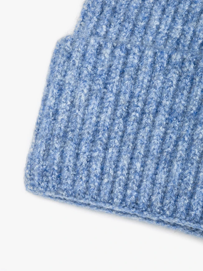 Blaue Mütze mit Wollanteil