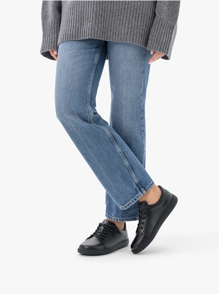 Schwarze Sporthalbschuhe aus Leder