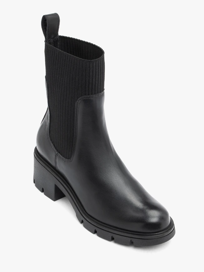 <p>Schwarze, höhere Stiefeletten mit Gummizug</p>