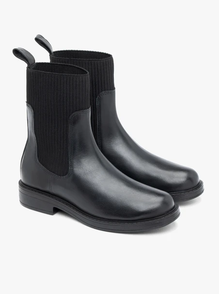Schwarze, höhere Stiefeletten mit Gummizug