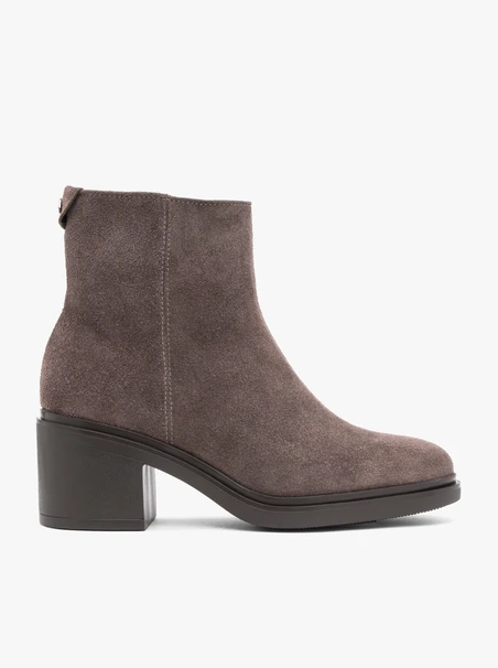 Stöckelschuhe aus braunem Velours