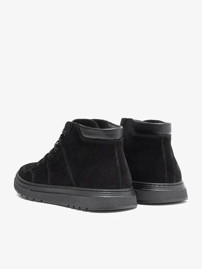 Schwarze sportliche Stiefelette