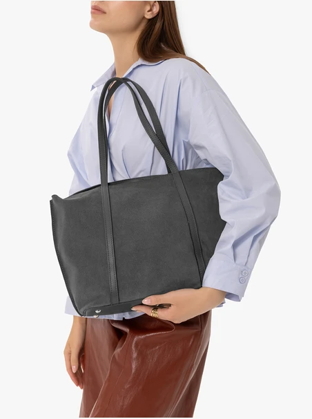 Eine große, dunkelgraue Shopper-Tasche