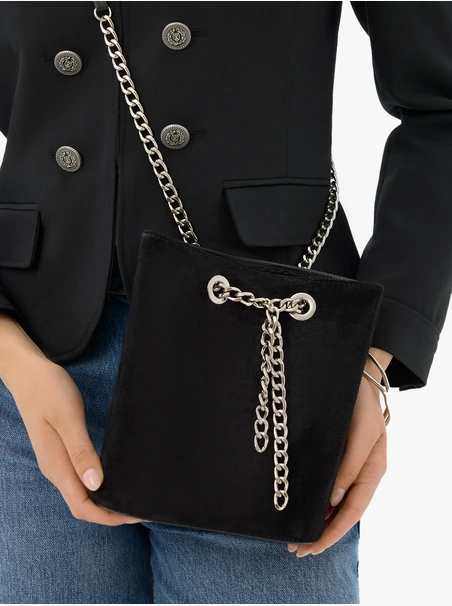Schwarze Lederhandtasche mit Kette