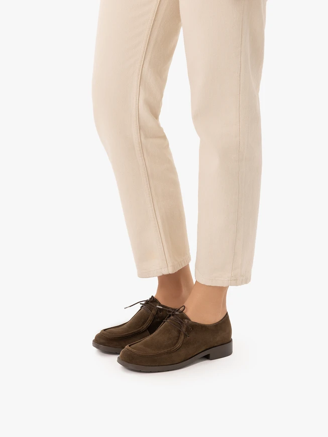 Halbschuhe aus braunem Veloursleder