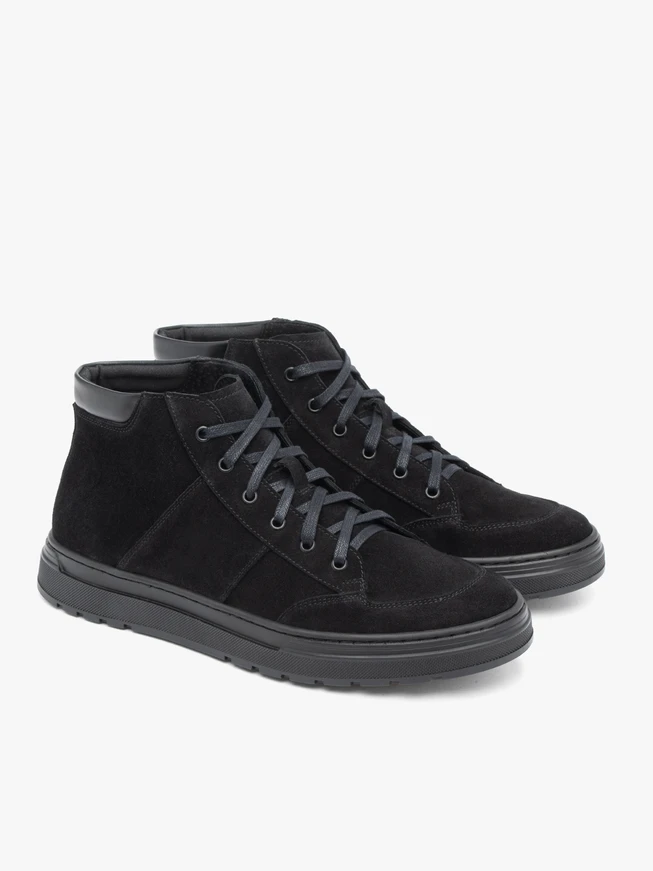 Schwarze sportliche Stiefelette