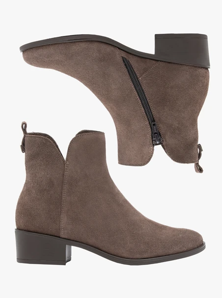 Hellbraune Velourstiefel
