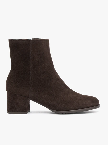 Braune Velourslederstiefel