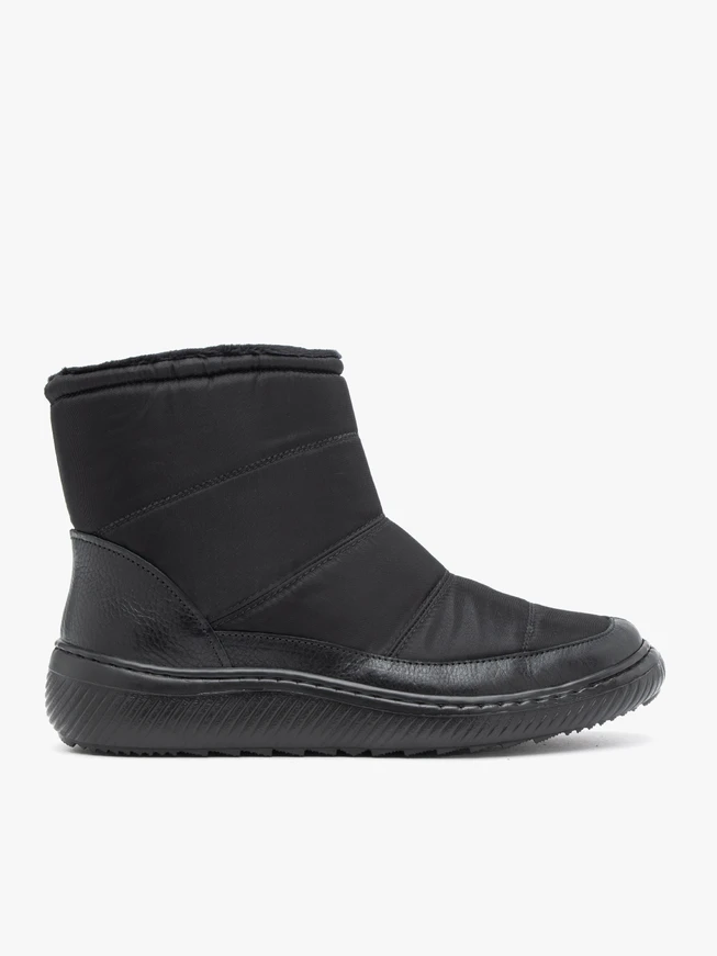 Schwarze Lederstiefel für den Schnee