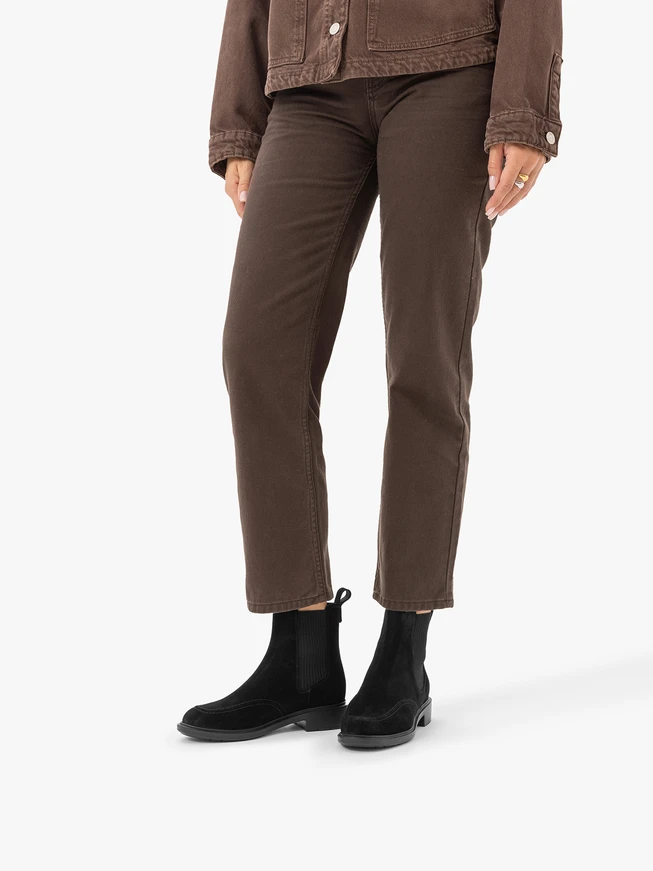 Schwarze Velourspantoffeln