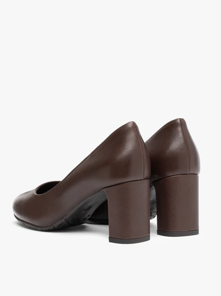 Braune Pumps mit hohem Absatz