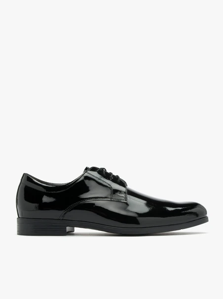 Schwarz lackierte Herrenschuhe